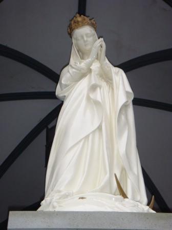 天主堂のマリア像.JPG