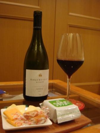 木のお皿とワイン.JPG